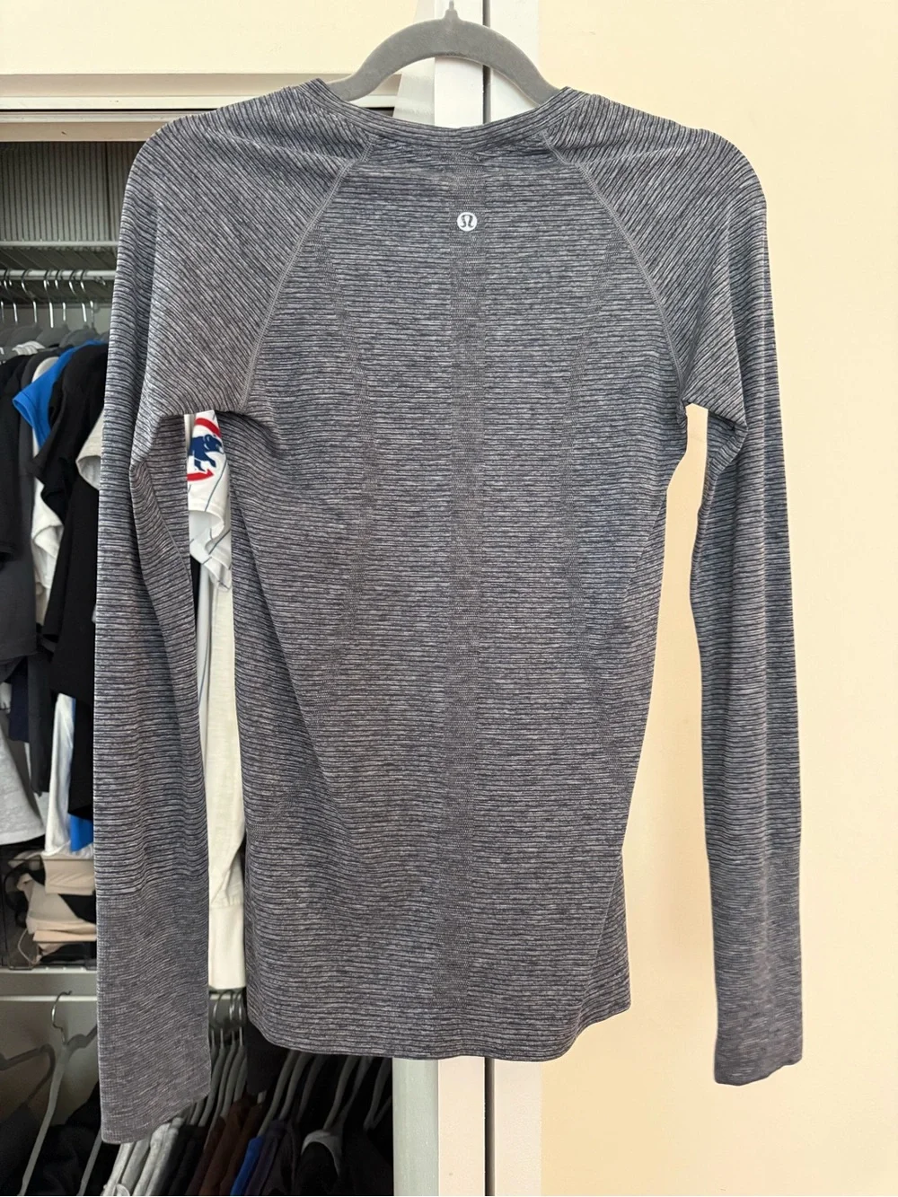 lululemon athletica Women's Long-Sleeve Heathered Charcoal Top